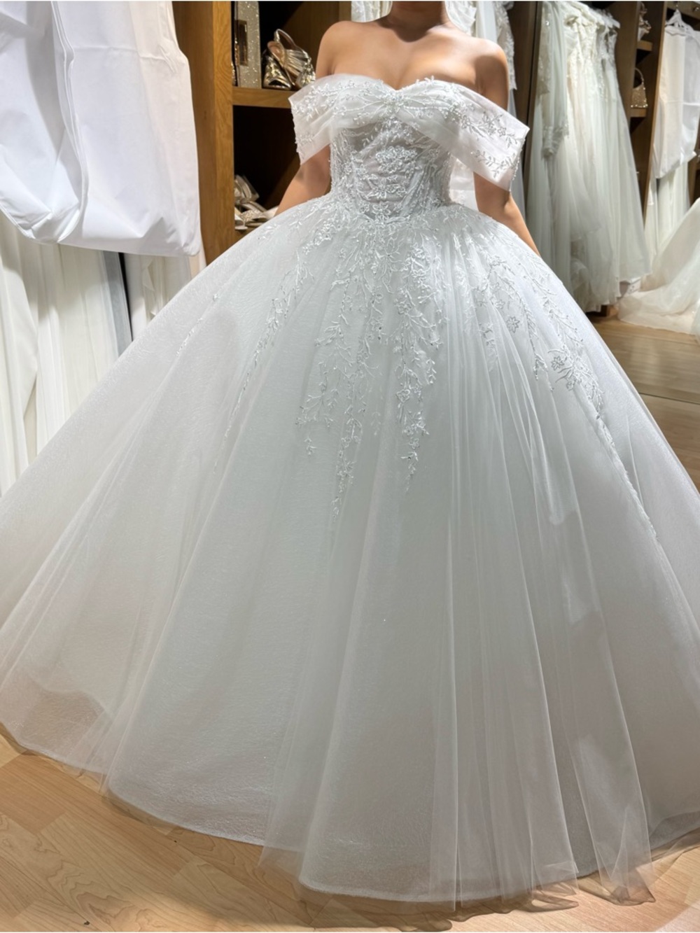 Off-Shoulder White Ball Gown Wedding Dress costume made from France 🇫🇷
